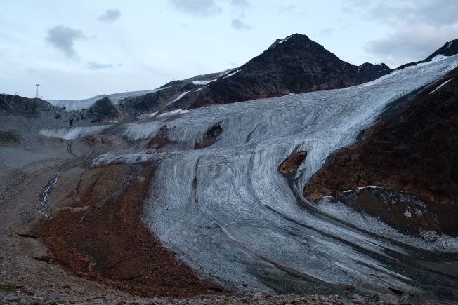 At the top, old snow and the glacier.