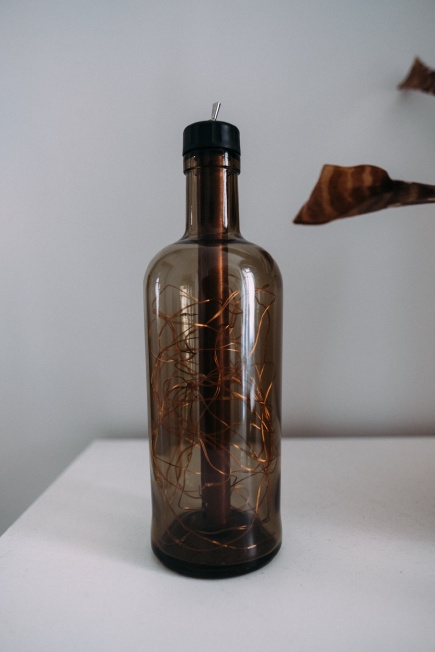 There are three double-A batteries in the copper pipe in the middle and that&rsquo;s a string of fairy lights crammed into the bottle. You&rsquo;re just gonna have to imagine that it&rsquo;s beautiful when it&rsquo;s switched on.